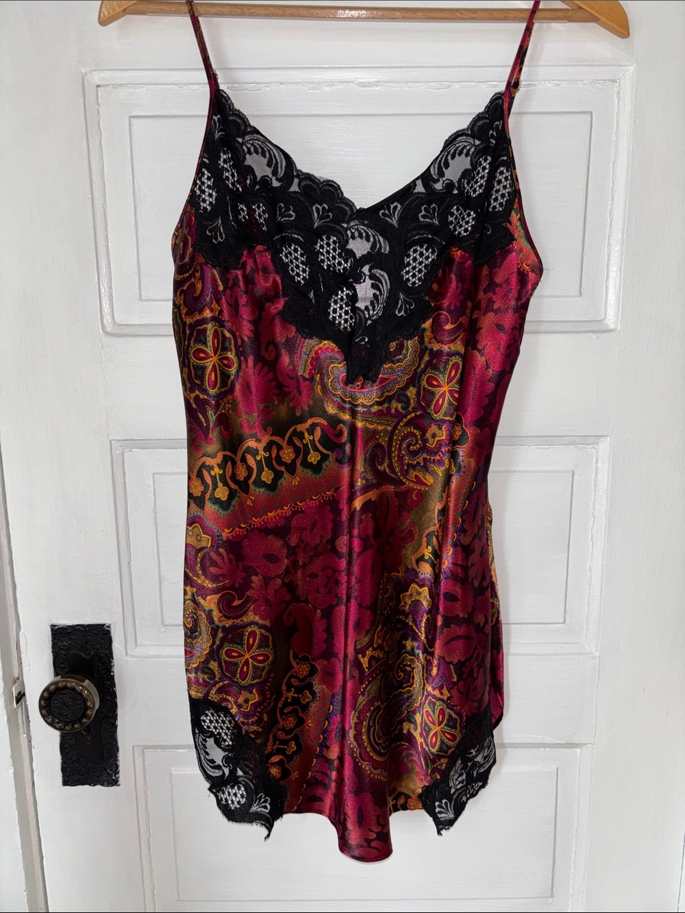 VICTORIA’S SECRET VINTAGE GOLD LABEL LACE TRIMMED SATIN SLIP